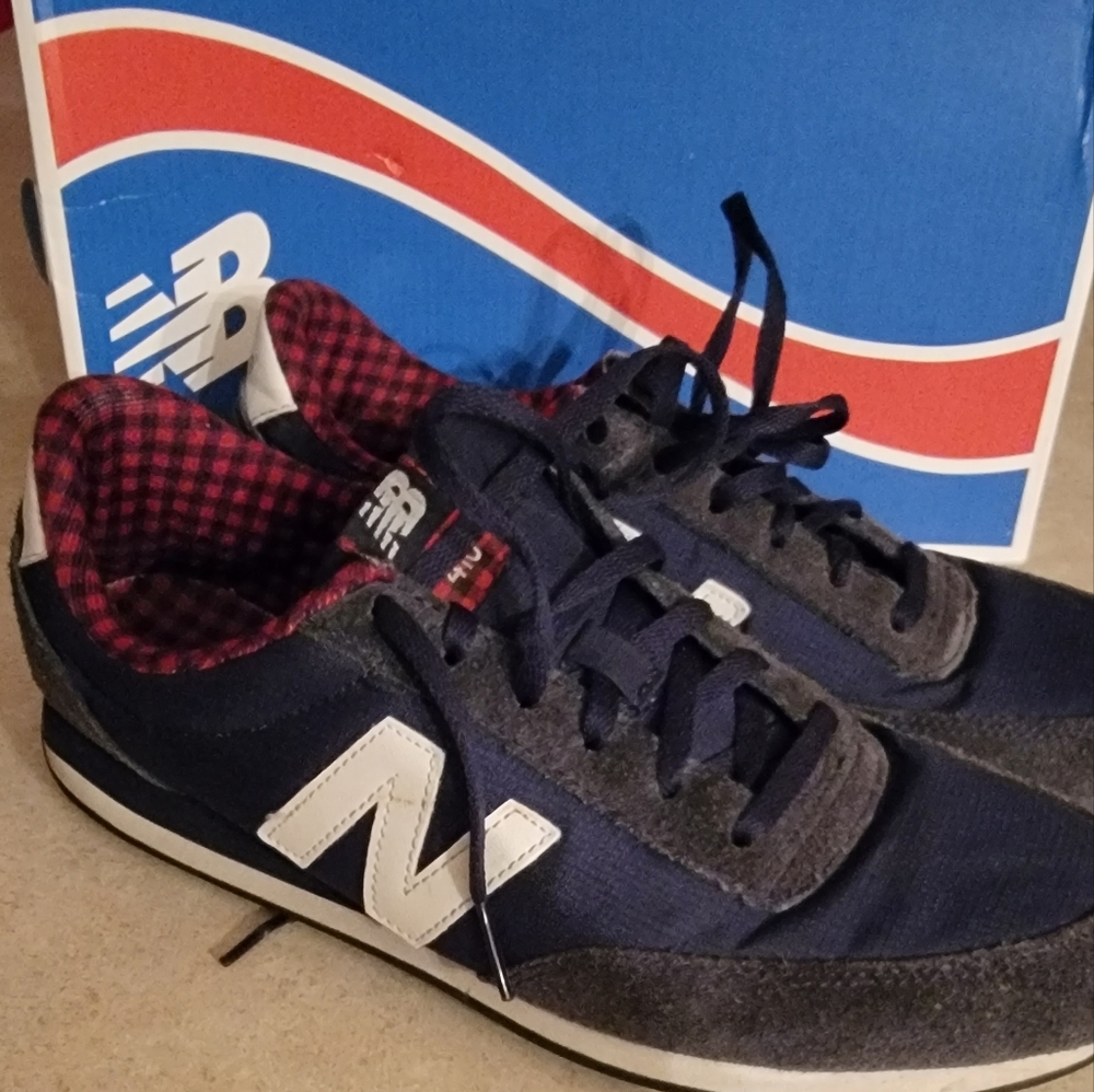 Woman classic traditional New Balance Sneaker